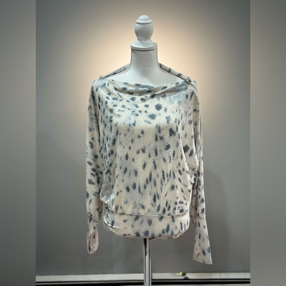 SALE! Cream Kaileigh Shoulder Zipper Detail Knit Top Size M NWT